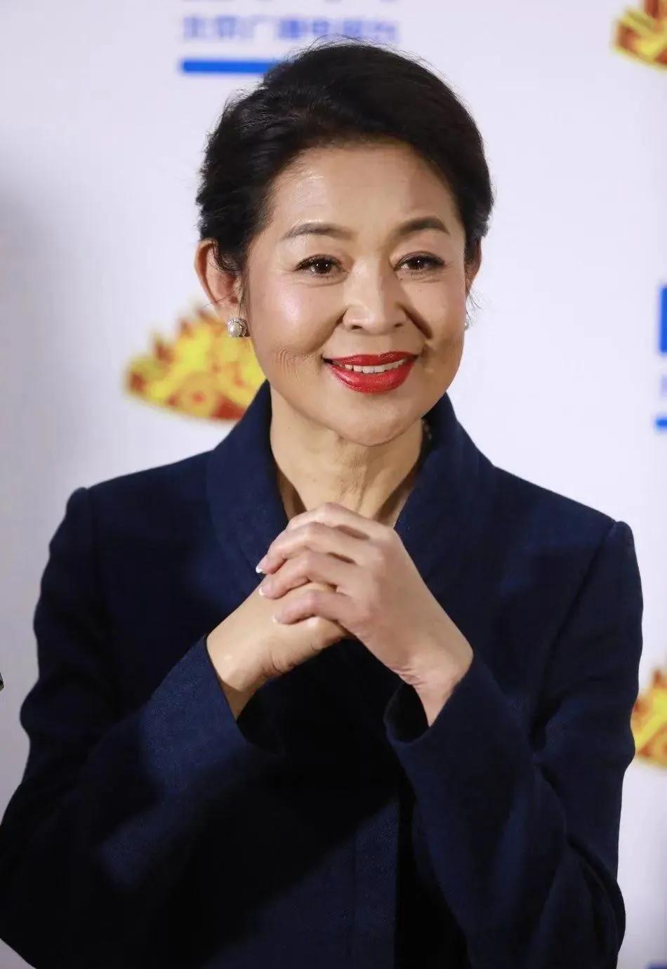 C9不断突破！，穆古鲁扎连续十场比赛得分超过出色发挥赛场气氛高涨(1945铁幕降临昭延)
