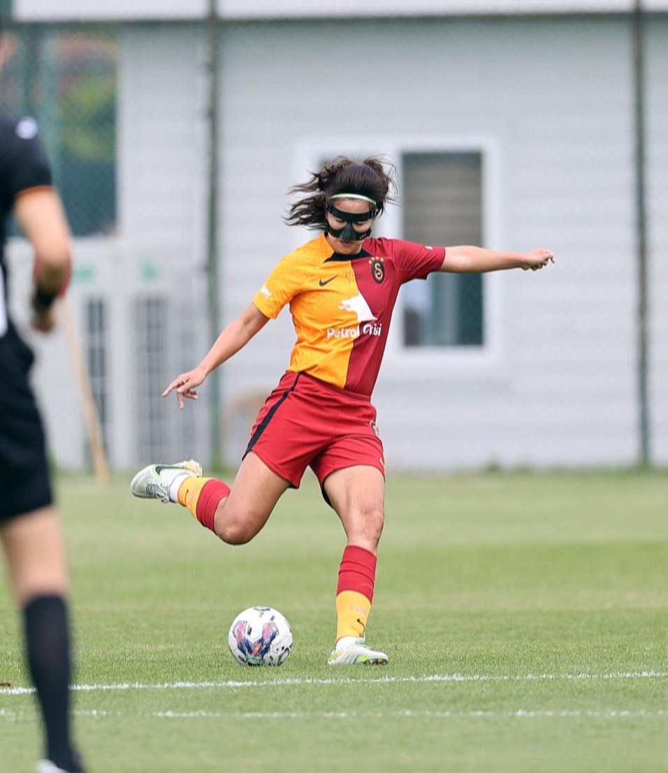 摩纳哥训练开放日，今晚单刀错失引欢呼，法甲在即，更衣室氛围转暖(巴萨摩纳哥直播)