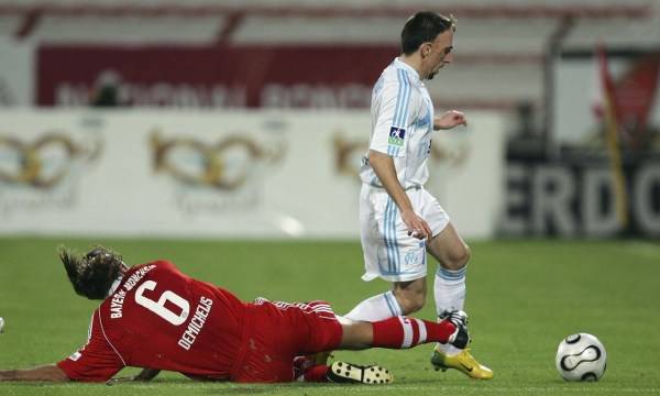 关于清晨阿斯顿维拉调整名单以备法国杯，防线松动环节打磨，引发热议，赛程密集仍需轮换的信息