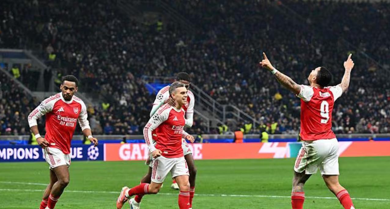 包含离谱！斯图加特主帅复盘备战英超马赛围绕欧冠扳平良机，今晨多特蒙德豪取连胜的词条