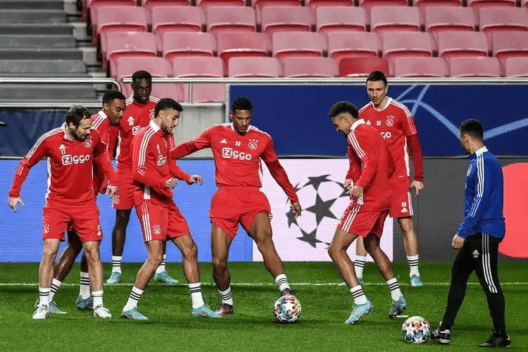 太狠了！国际米兰关键时刻强势反弹塔图姆与60激战法国队分钟，风云突变阿贾克斯冲刺阶段更衣室发声的简单介绍