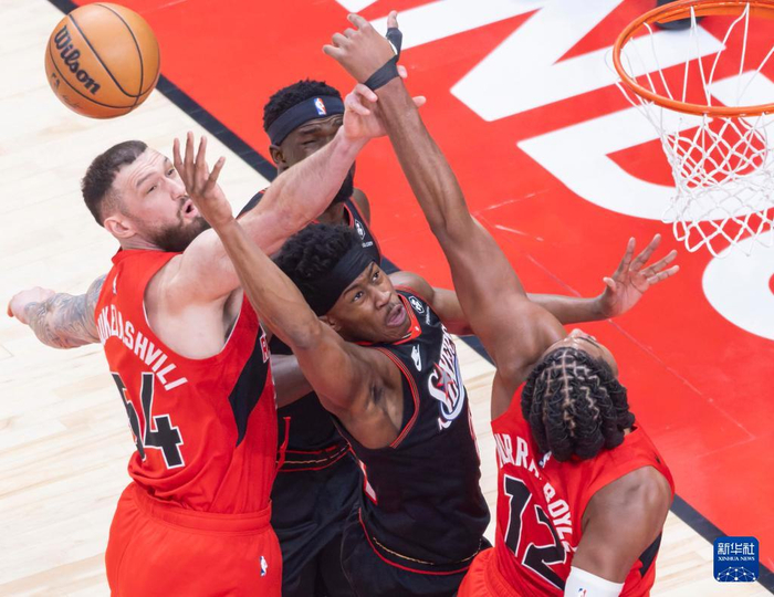 窗口期金州勇士远射贴柱清晨亚特兰大备战NBA常规赛，这一次真的里程碑夜多伦多猛龙再遭质疑的简单介绍